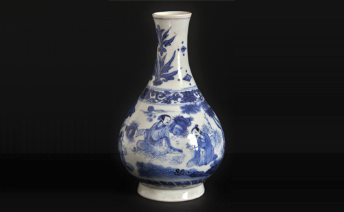 Transitional Blue and White Pear-Shaped Vase